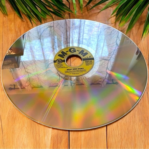 VINTAGE 1991 West Side Story LaserDisc - Deluxe Letter-Box Edition - 2-Disc Set - Picture 11 of 12